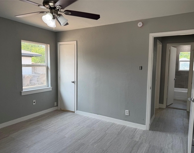 2502 Normont Circle - Photo Thumbnail 8