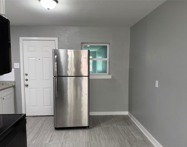 2502 Normont Circle - Photo Thumbnail 4