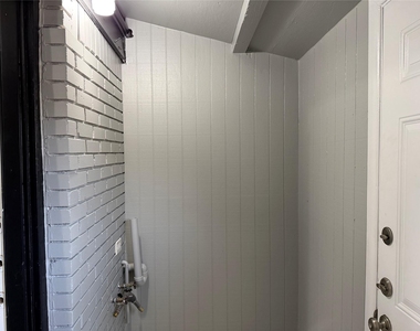 2502 Normont Circle - Photo Thumbnail 17