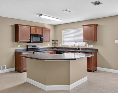 2215 Splendor Court - Photo Thumbnail 8