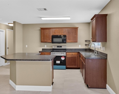 2215 Splendor Court - Photo Thumbnail 9