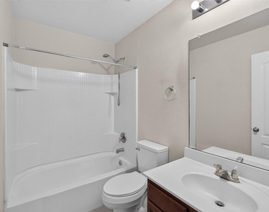 2215 Splendor Court - Photo Thumbnail 13