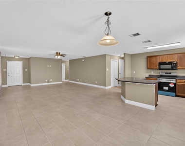 2215 Splendor Court - Photo Thumbnail 4