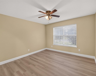 2215 Splendor Court - Photo Thumbnail 11