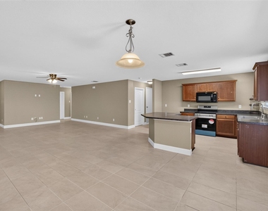 2215 Splendor Court - Photo Thumbnail 3