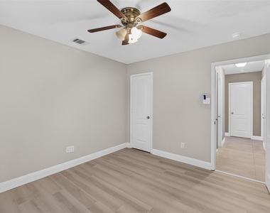 2215 Splendor Court - Photo Thumbnail 15