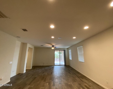 3549 E Apricot Lane - Photo Thumbnail 9