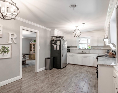 6455 Waverly Way - Photo Thumbnail 5