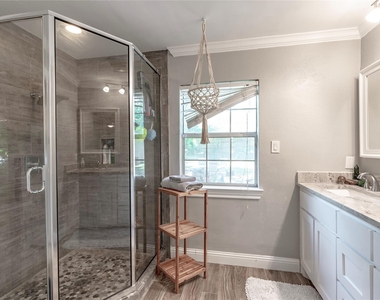 6455 Waverly Way - Photo Thumbnail 10