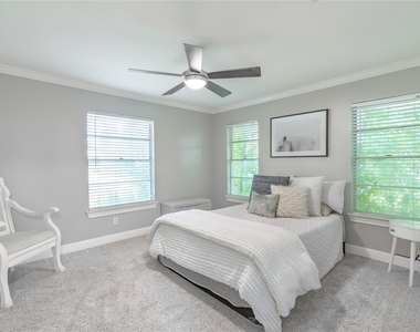6455 Waverly Way - Photo Thumbnail 12