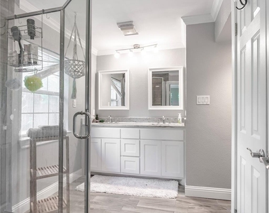 6455 Waverly Way - Photo Thumbnail 11