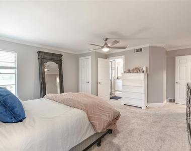 6455 Waverly Way - Photo Thumbnail 9