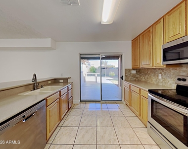 2402 W Altadena Avenue - Photo Thumbnail 2