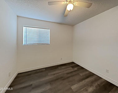 2402 W Altadena Avenue - Photo Thumbnail 8