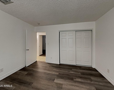 2402 W Altadena Avenue - Photo Thumbnail 5