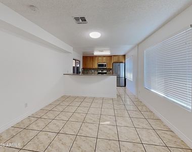 2402 W Altadena Avenue - Photo Thumbnail 1