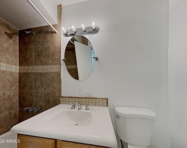 2402 W Altadena Avenue - Photo Thumbnail 10