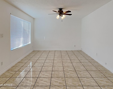 2402 W Altadena Avenue - Photo Thumbnail 3