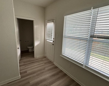 315 Marsh Lane - Photo Thumbnail 6