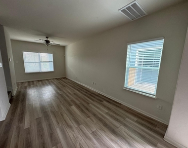 315 Marsh Lane - Photo Thumbnail 4