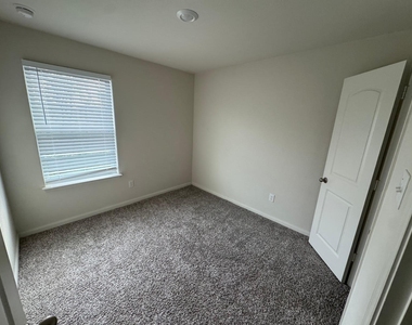 315 Marsh Lane - Photo Thumbnail 12