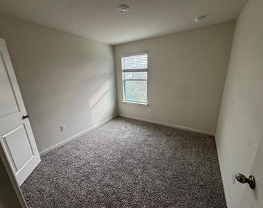 315 Marsh Lane - Photo Thumbnail 8