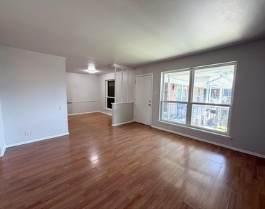 518 N Rogers Street - Photo Thumbnail 2