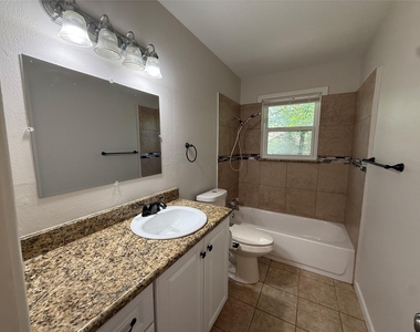 1915 Fairfax Drive - Photo Thumbnail 11
