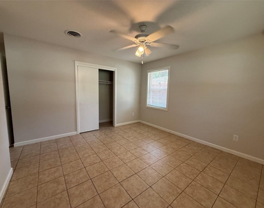 1915 Fairfax Drive - Photo Thumbnail 16