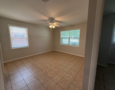 1915 Fairfax Drive - Photo Thumbnail 15