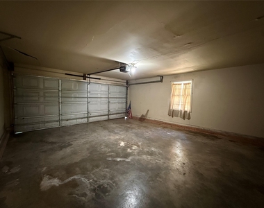 1915 Fairfax Drive - Photo Thumbnail 8