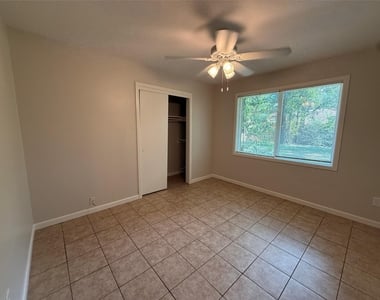 1915 Fairfax Drive - Photo Thumbnail 10