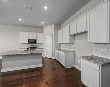 7513 Sunset Boulevard - Photo Thumbnail 4