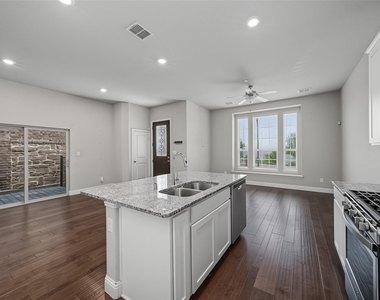 7513 Sunset Boulevard - Photo Thumbnail 16