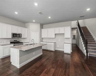 7513 Sunset Boulevard - Photo Thumbnail 2