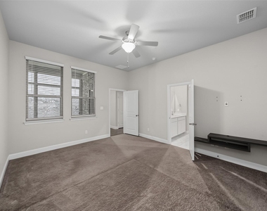 7513 Sunset Boulevard - Photo Thumbnail 22