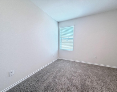 1137 Southfield Drive - Photo Thumbnail 14