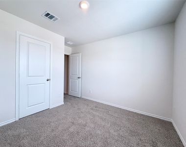 1137 Southfield Drive - Photo Thumbnail 9