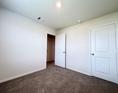1137 Southfield Drive - Photo Thumbnail 12
