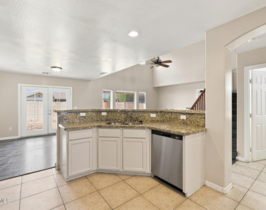 10417 W Magnolia Street - Photo Thumbnail 4