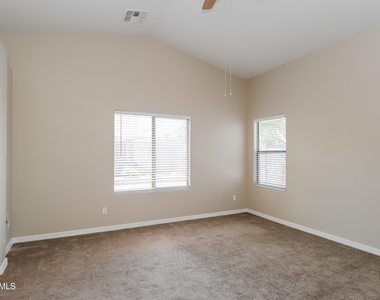 2033 W Green Tree Drive - Photo Thumbnail 9