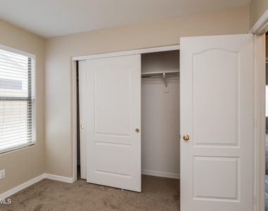 2033 W Green Tree Drive - Photo Thumbnail 5
