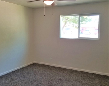 2959 N 53rd Parkway - Photo Thumbnail 7