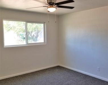 2959 N 53rd Parkway - Photo Thumbnail 8