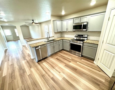 1812 Arbordale Way - Photo Thumbnail 11