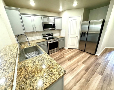 1812 Arbordale Way - Photo Thumbnail 10