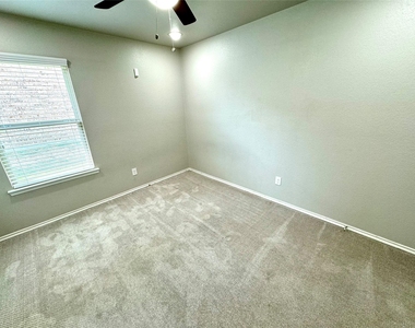 1812 Arbordale Way - Photo Thumbnail 4