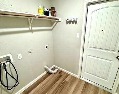 1812 Arbordale Way - Photo Thumbnail 1