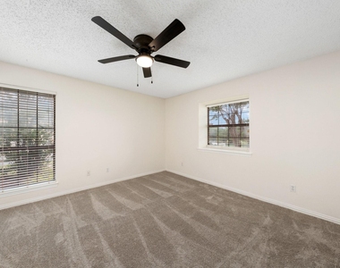 915 W Pleasant Run Road - Photo Thumbnail 24