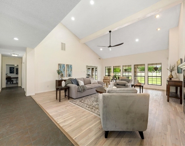 915 W Pleasant Run Road - Photo Thumbnail 7